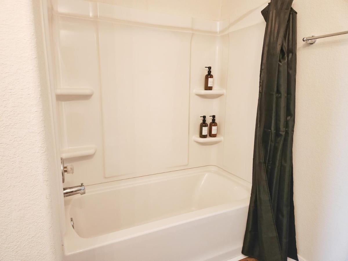 4 Bedroom Home Near Downtown Med Center Nrg Stadium Pearland Skyview Long By Ion Rentals Houston Exterior foto